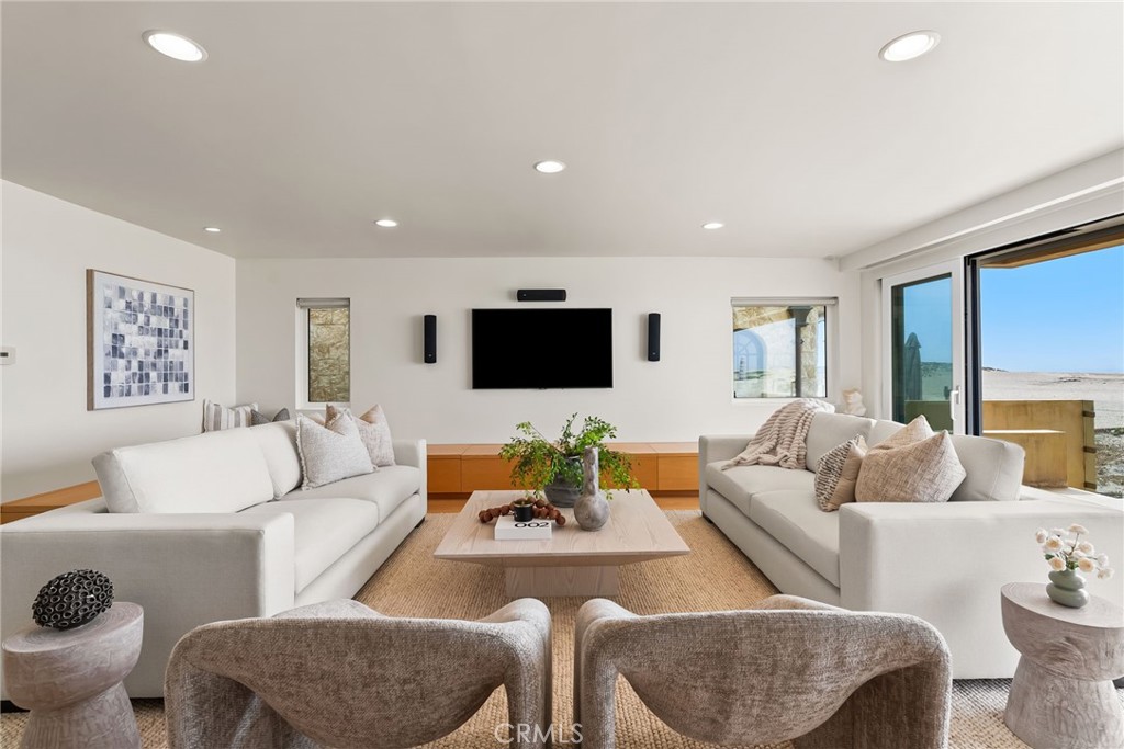 1554 E Oceanfront, Newport Beach CA 92661 - photo 6