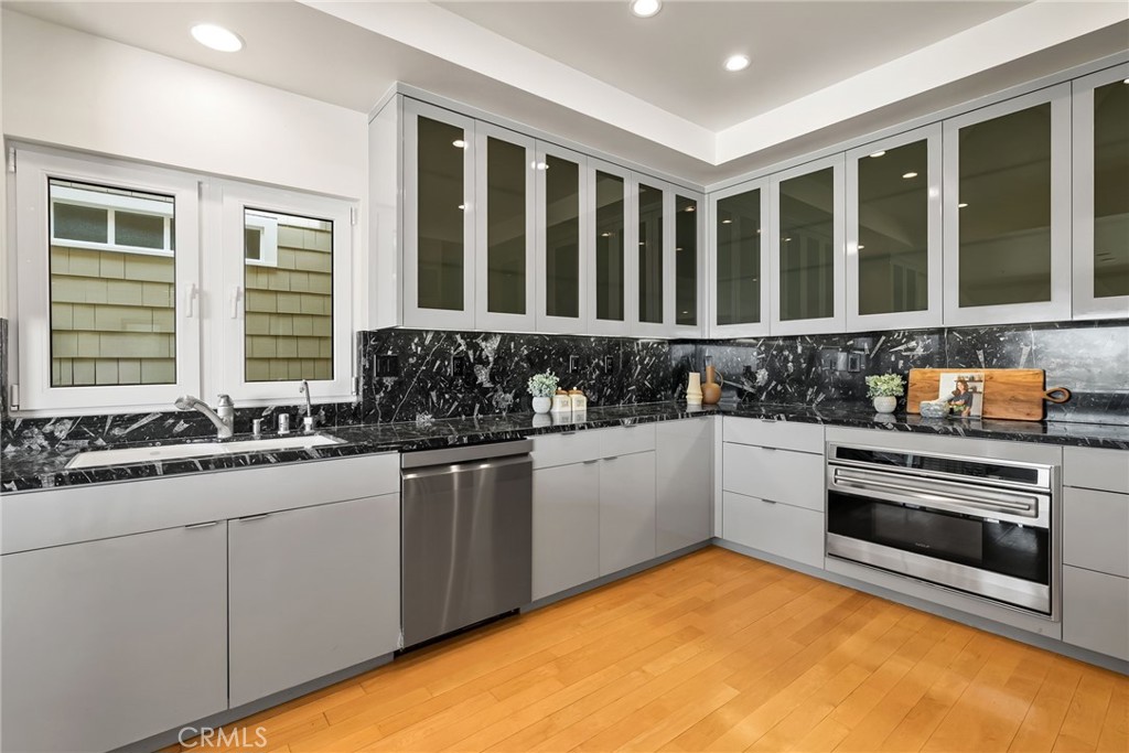 1554 E Oceanfront, Newport Beach CA 92661 - photo 12
