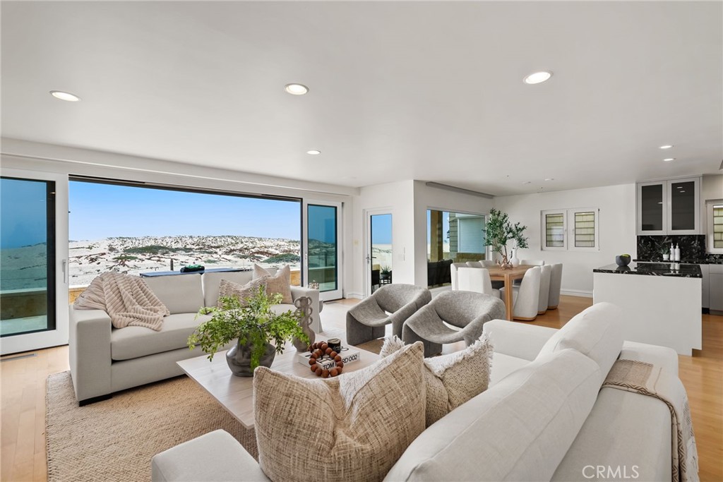 1554 E Oceanfront, Newport Beach CA 92661 - photo 16