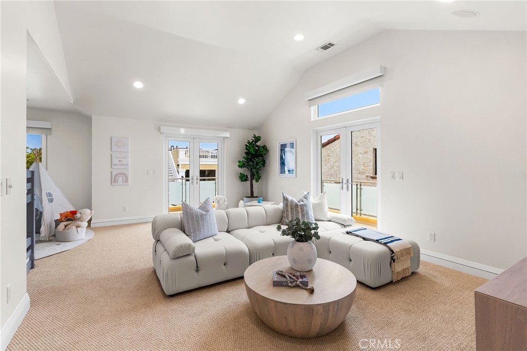 1554 E Oceanfront, Newport Beach CA 92661 - photo 25