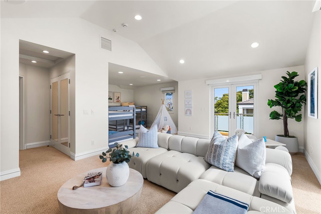 1554 E Oceanfront, Newport Beach CA 92661 - photo 26