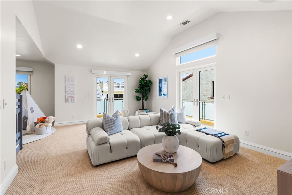 1554 E Oceanfront, Newport Beach CA 92661 - photo 27