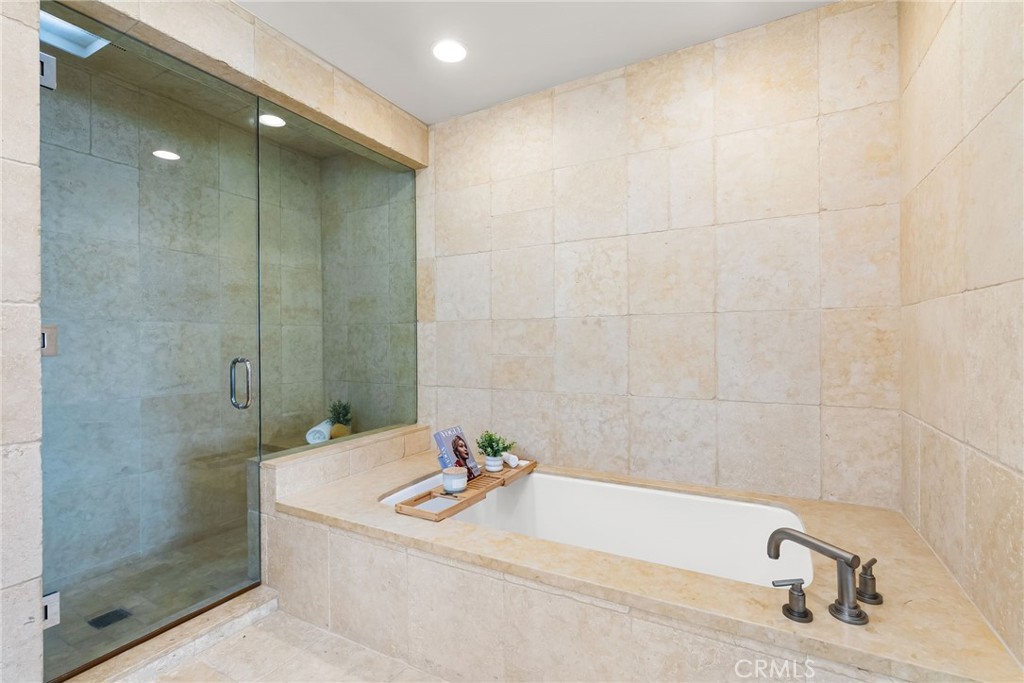 1554 E Oceanfront, Newport Beach CA 92661 - photo 32