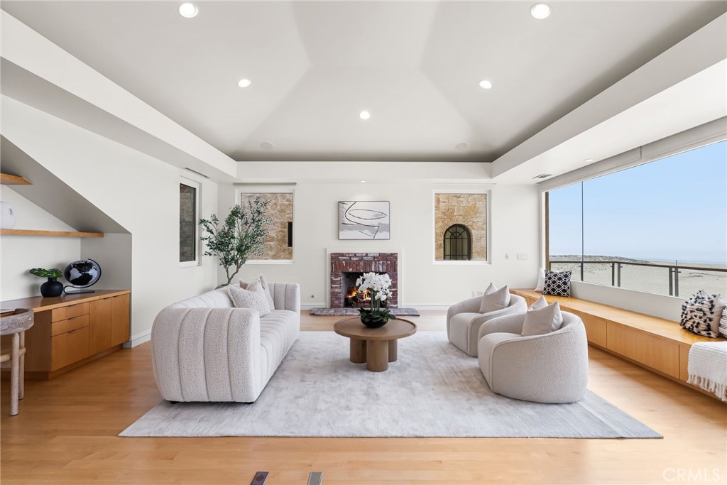 1554 E Oceanfront, Newport Beach CA 92661 - photo 35