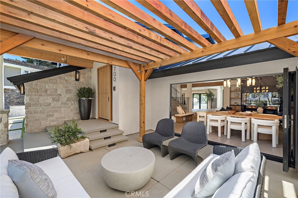 Front patio with pergula - 1700 Port Ashley, Newport Beach CA 92660 - photo 6