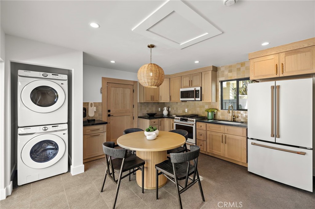 Casita, full laundry, full kitchen, one bedroom, full bath - 1700 Port Ashley, Newport Beach CA 92660 - photo 21