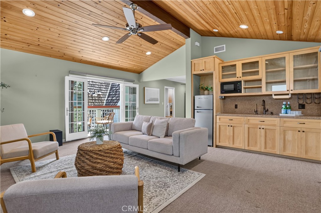 Retreat offers refrigerator, sink, countertop & cabinets - 1706 E Ocean Boulevard, Newport Beach CA 92661 - photo 28