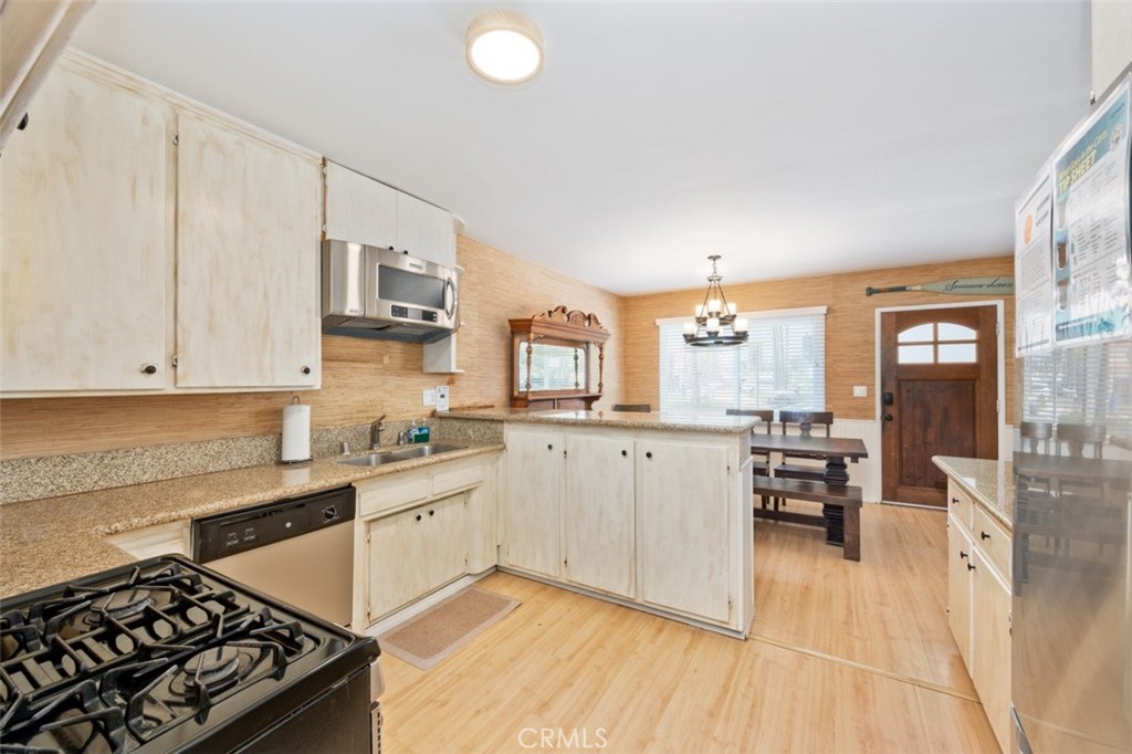 Lower Unit Vacation Rental - 1733 W Balboa Boulevard, Newport Beach CA 92663 - photo 7