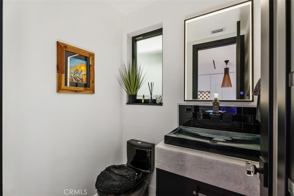 Main level powder room - 1904 W Oceanfront, Newport Beach CA 92663 - photo 13