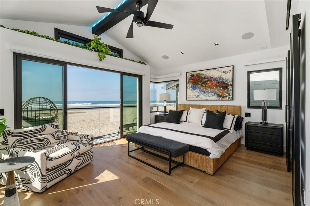 Vaulted ceilings add to the drama - 1904 W Oceanfront, Newport Beach CA 92663 - photo 21