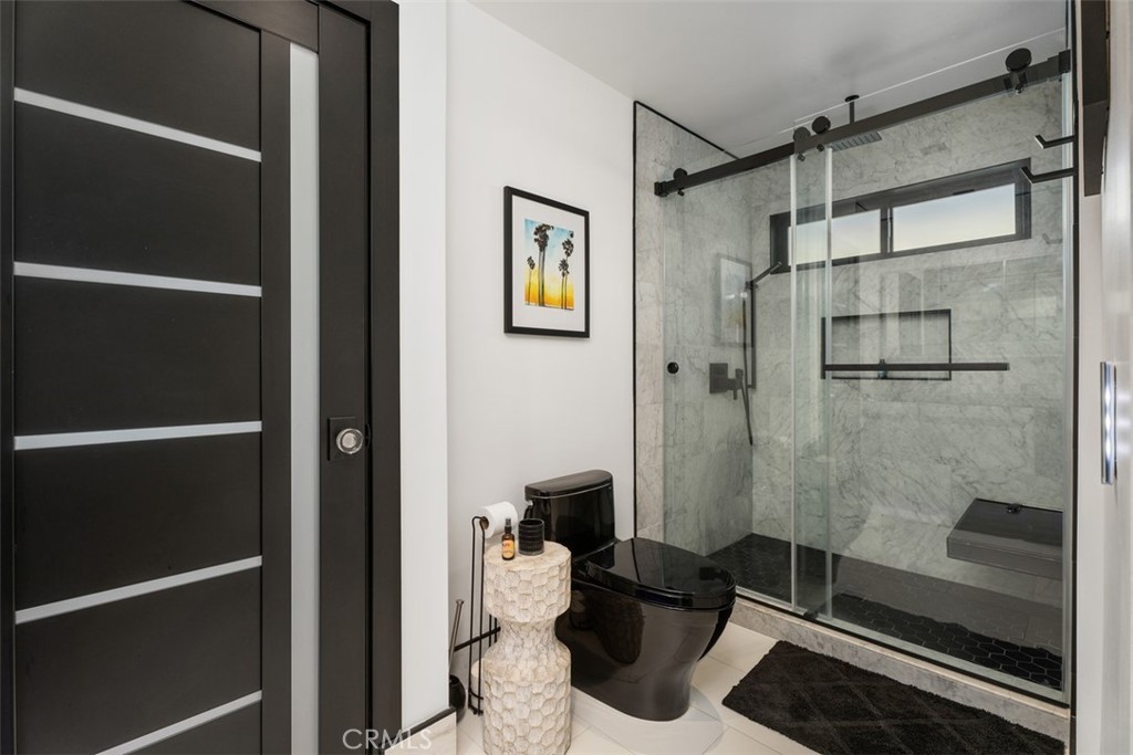 Guest bathroom shower - 1904 W Oceanfront, Newport Beach CA 92663 - photo 26