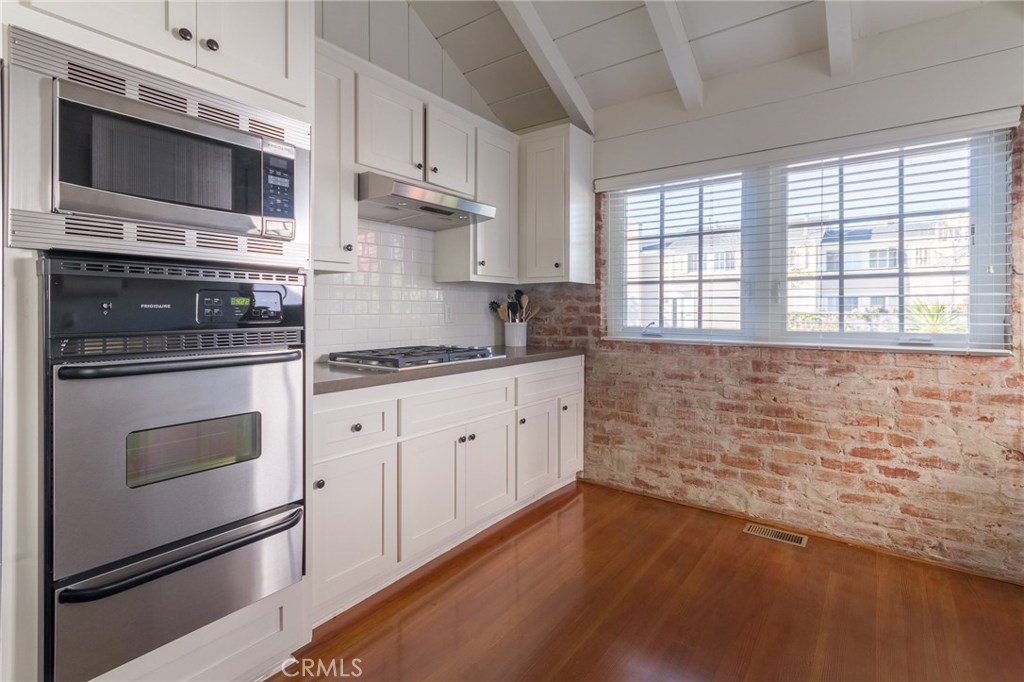 1905 E Balboa Boulevard, Newport Beach CA 92661 - photo 8