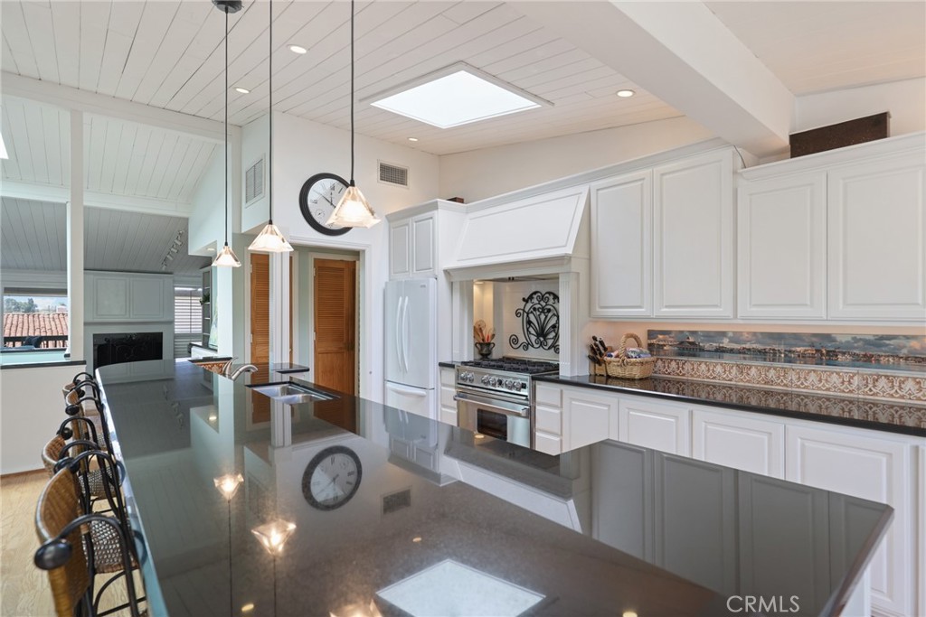 1966 Vista Caudal, Newport Beach CA 92660 - photo 5