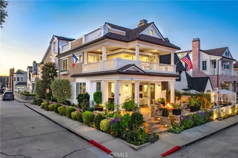 201 Emerald Avenue, Newport Beach, CA 92662