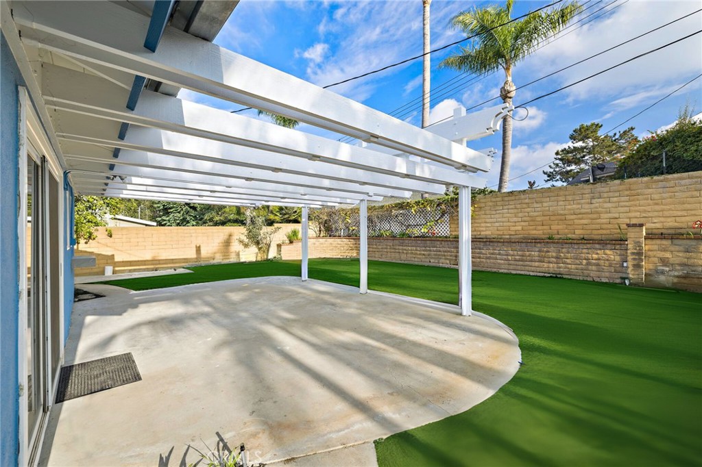 20152 Redlands Drive, Newport Beach CA 92660 - photo 26