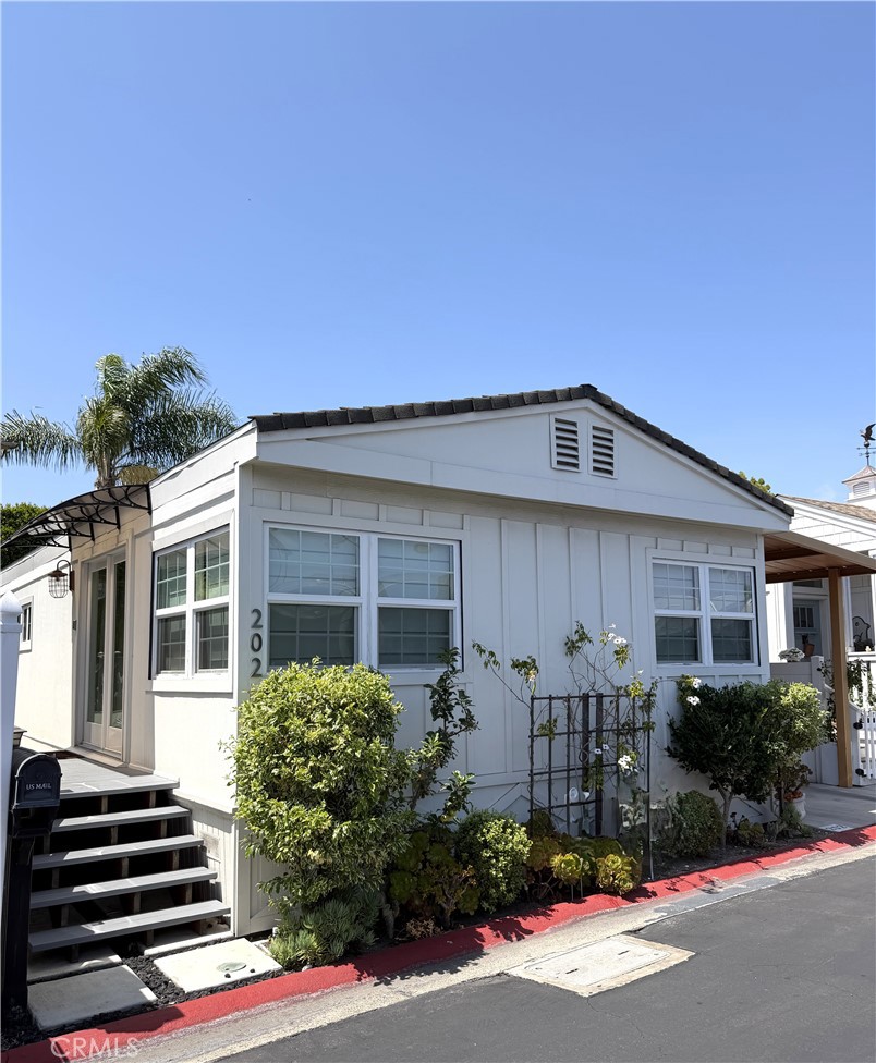 202 Tremont, Newport Beach CA 92660 - photo 3
