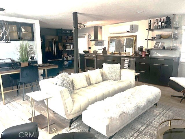 202 Tremont, Newport Beach CA 92660 - photo 6