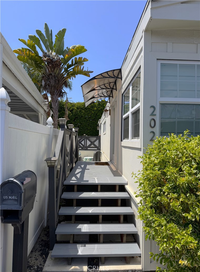202 Tremont, Newport Beach CA 92660 - photo 3
