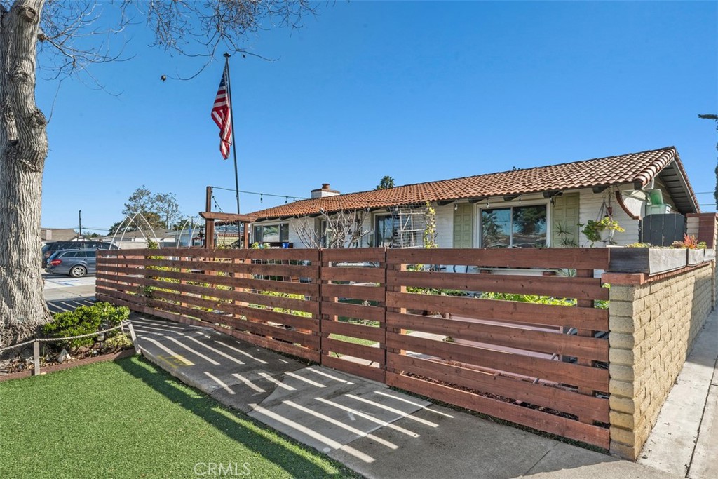 Fenced property with garden area - 20292 RIVERSIDE, Newport Beach CA 92660 - photo 4
