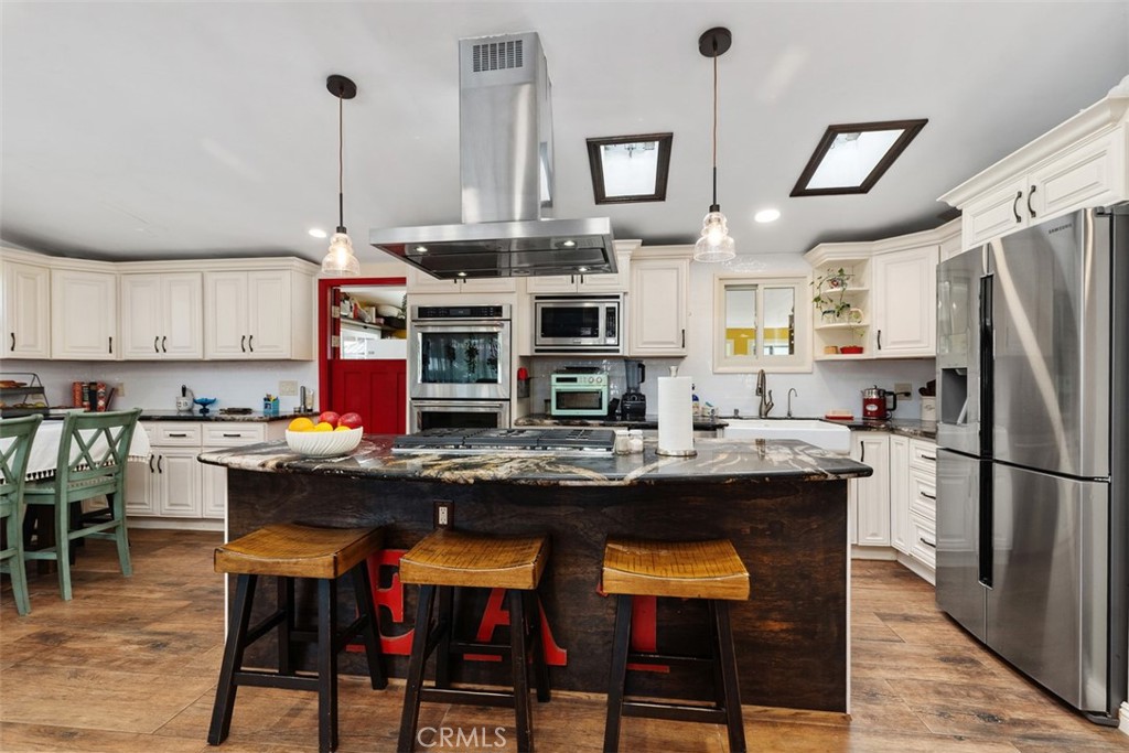 Close up view of the kitchen island - 20292 RIVERSIDE, Newport Beach CA 92660 - photo 16
