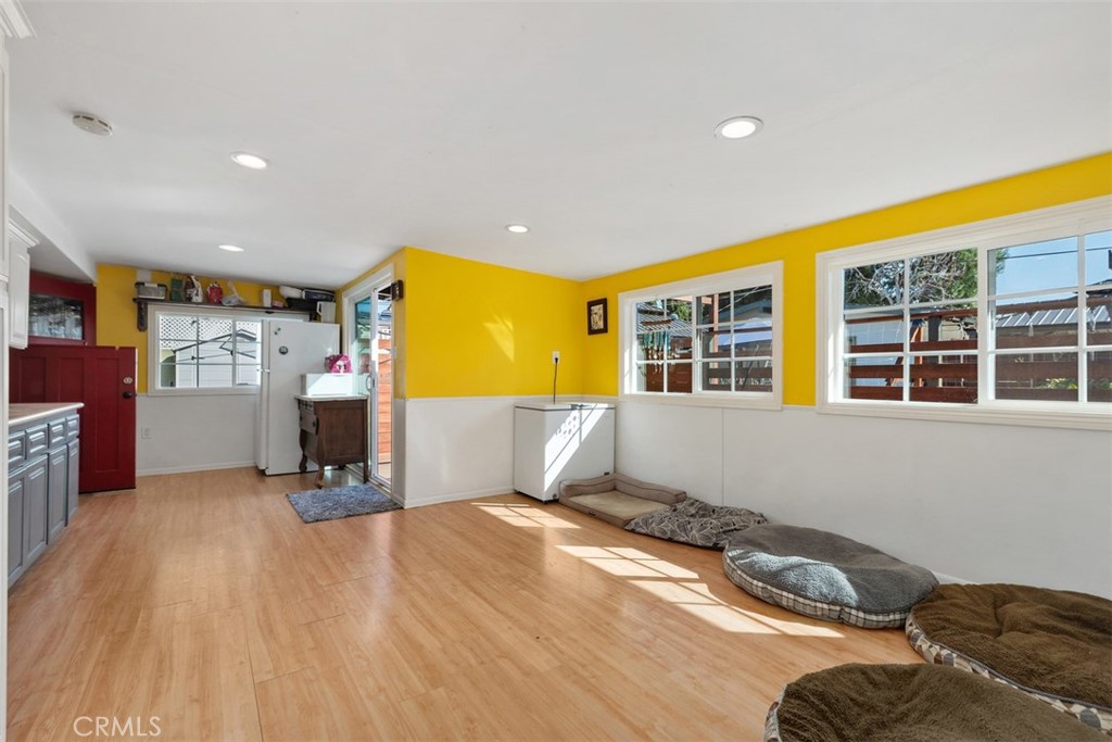 Indoor area for the dogs - 20292 RIVERSIDE, Newport Beach CA 92660 - photo 23