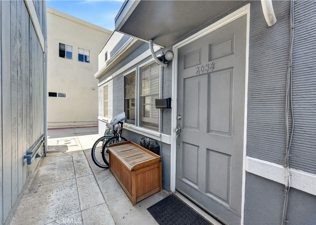 203 6th Street, Newport Beach CA 92661 - photo 31