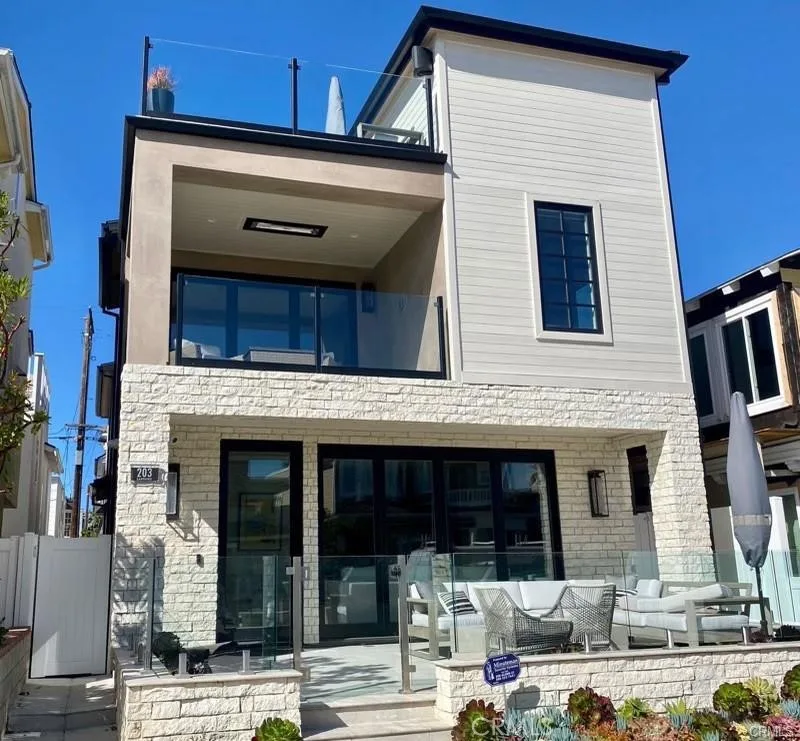 203 Sapphire, Newport Beach