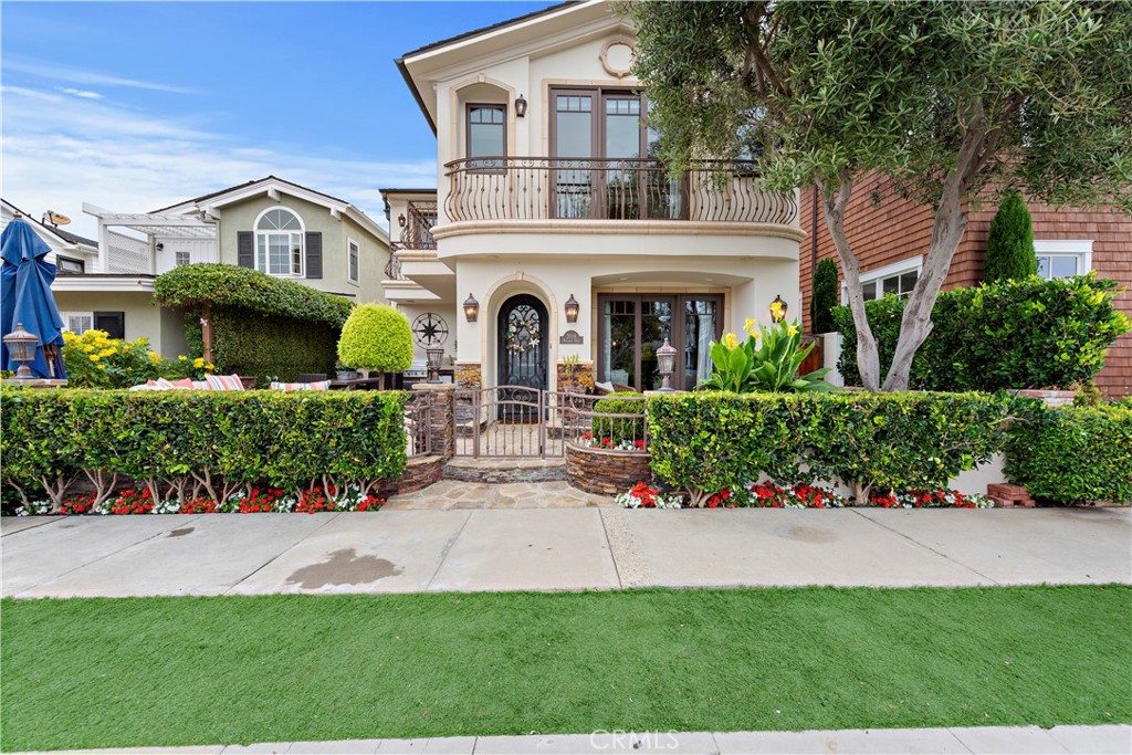 front of home - 2038 Miramar Drive, Newport Beach CA 92661 - photo 5