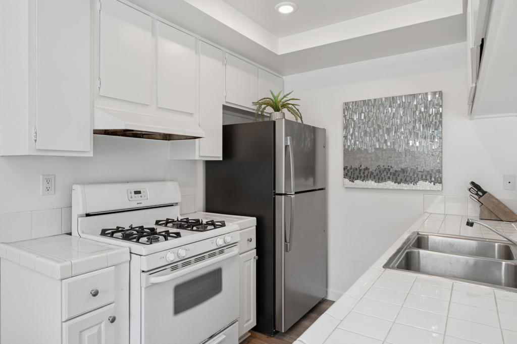 21Web - 204 David Drive, Newport Beach CA 92663 - photo 29