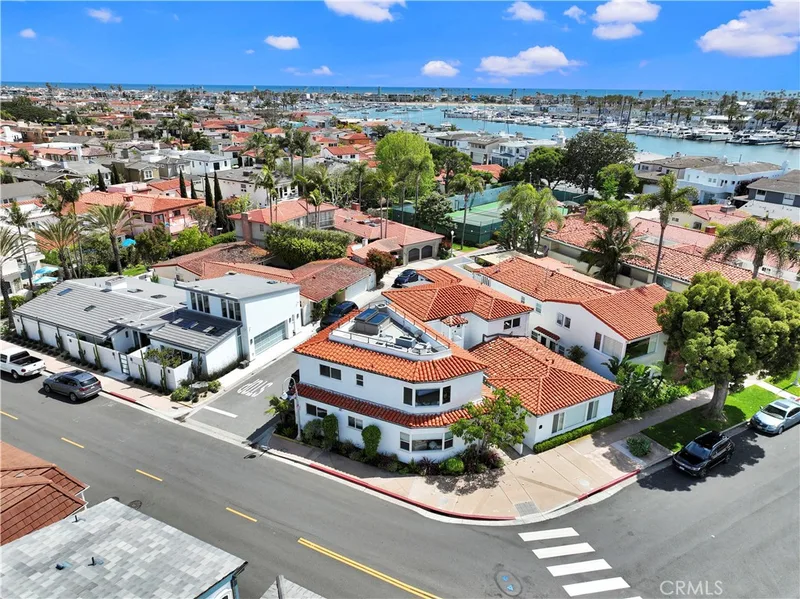 204 Via Antibes 1/2, Newport Beach, CA 92663