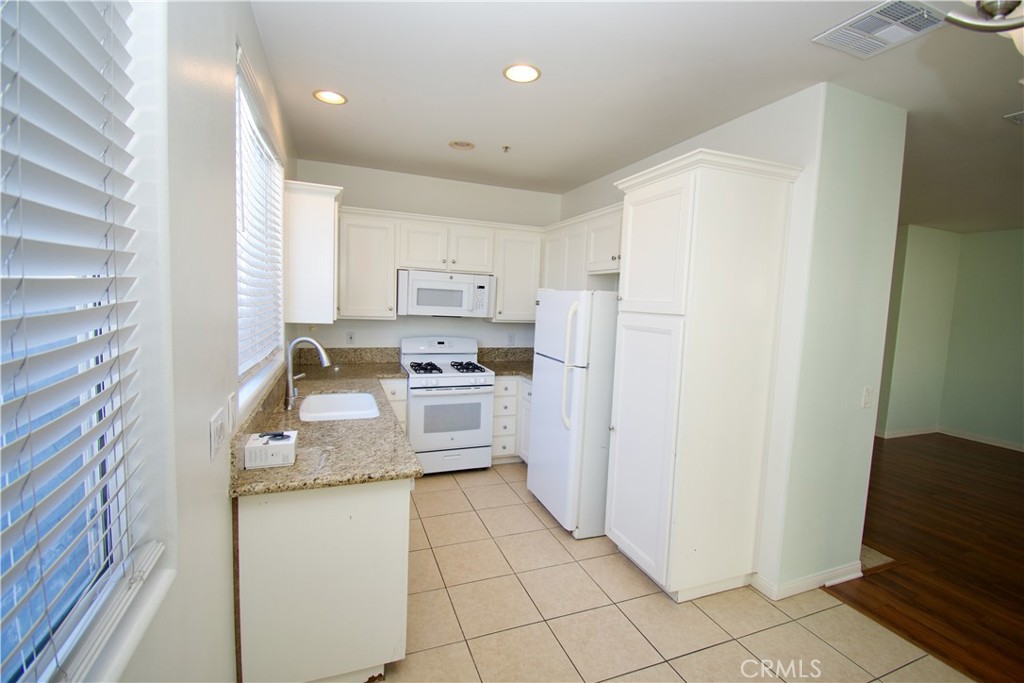 20462 Savanna, Newport Beach CA 92660 - photo 4