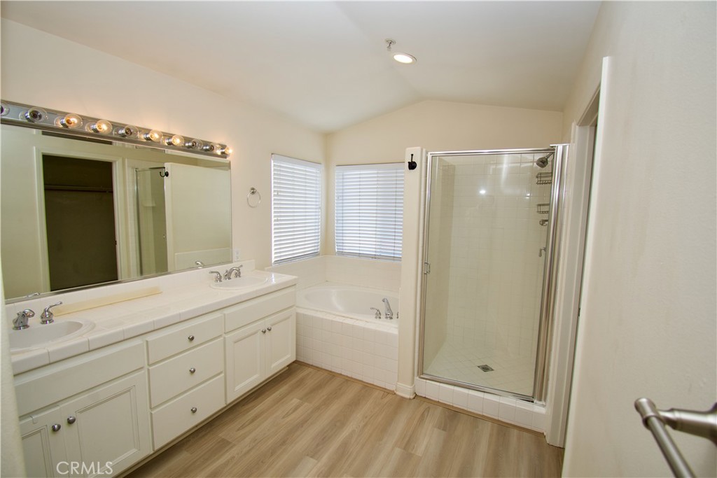 Primary bath with separate tub and shower - 20462 Savanna, Newport Beach CA 92660 - photo 8