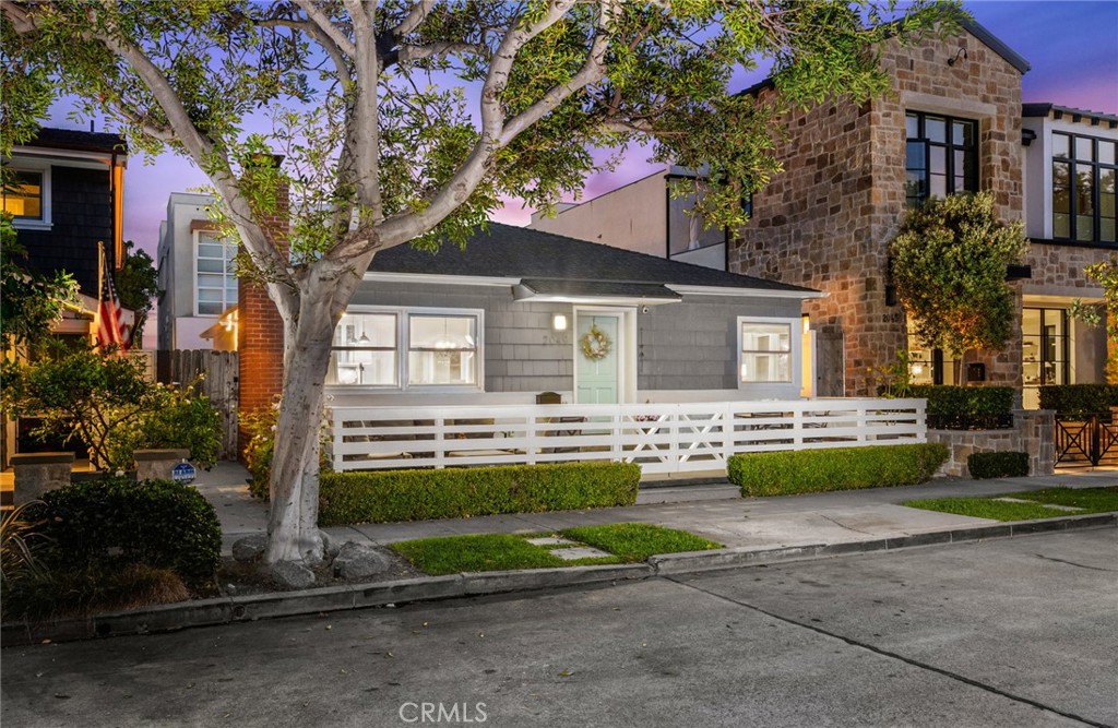 2049 E Ocean Boulevard, Newport Beach CA 92661 - photo 19