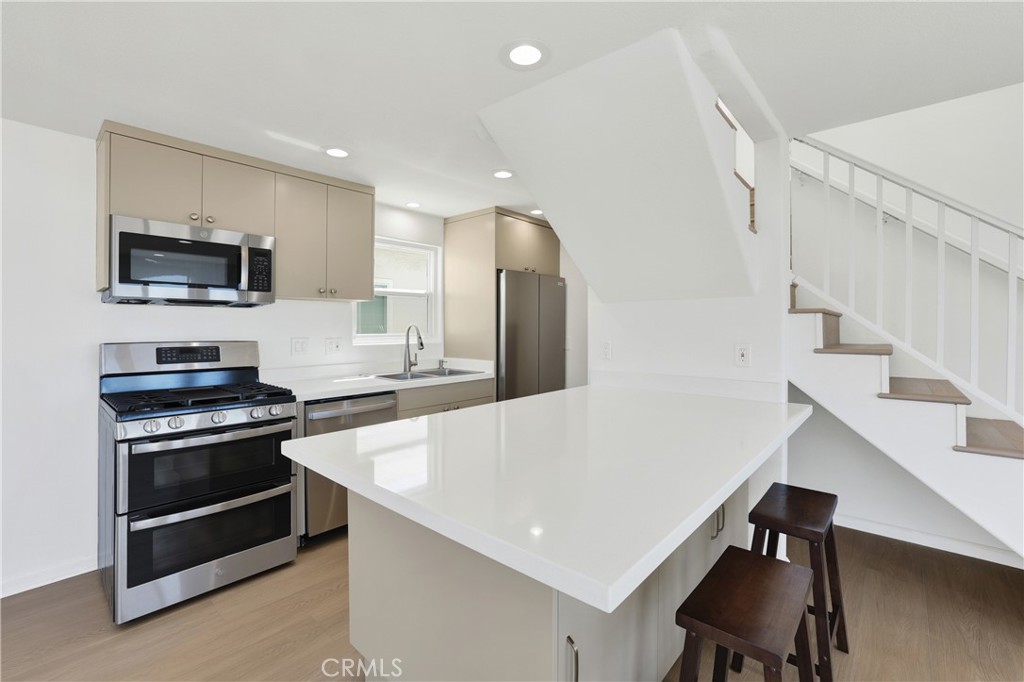 Open Kitchen - 206 30th 1/2, Newport Beach CA 92663 - photo 6