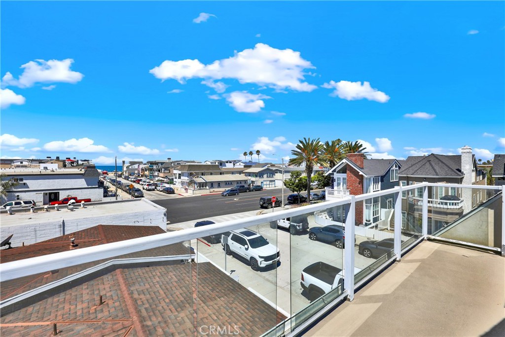Loft balcony - 206 30th 1/2, Newport Beach CA 92663 - photo 9