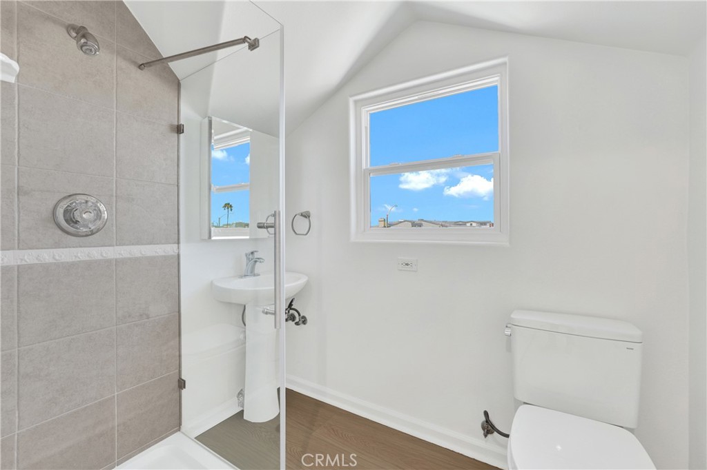 Loft Bathroom - 206 30th 1/2, Newport Beach CA 92663 - photo 21
