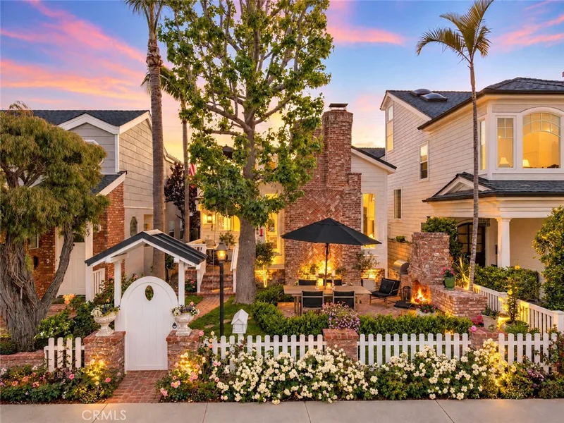 209 Diamond Avenue, Newport Beach