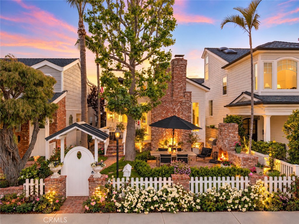 209 Diamond Avenue, Newport Beach CA 92662 - photo 2