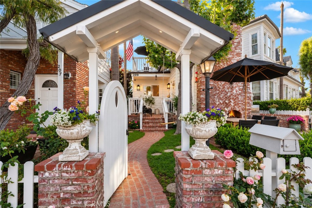Enchanting gate entry - 209 Diamond Avenue, Newport Beach CA 92662 - photo 3