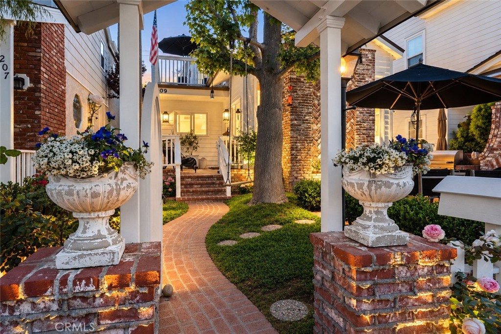 209 Diamond Avenue, Newport Beach CA 92662 - photo 4