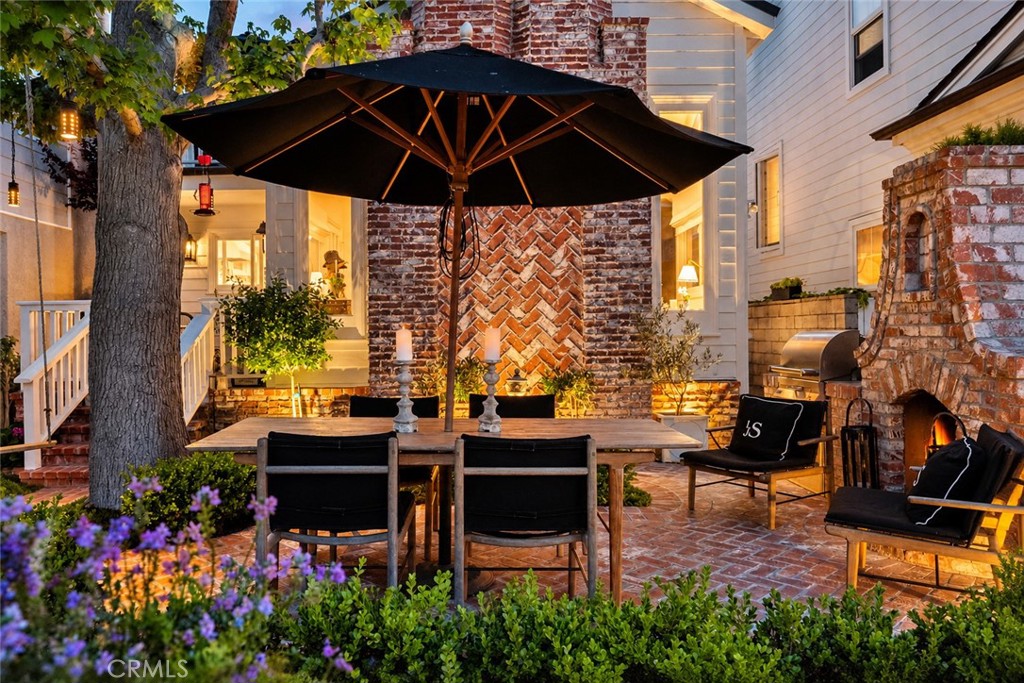 Enjoy cozy summer dinners outdoors under the stars . - 209 Diamond Avenue, Newport Beach CA 92662 - photo 7