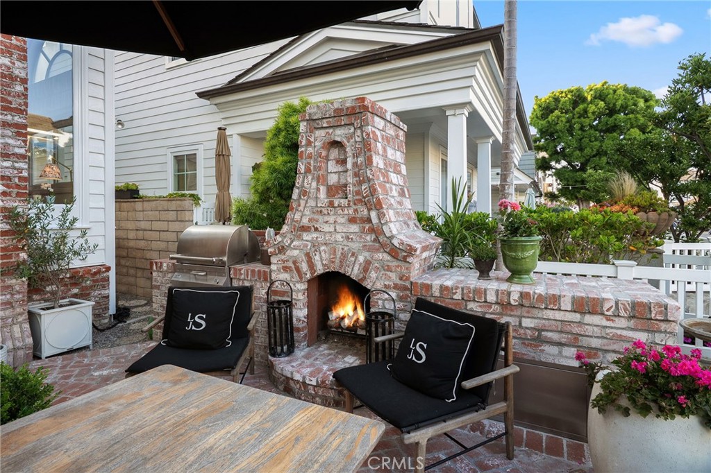 Gorgeous fireplace and built in BBQ - 209 Diamond Avenue, Newport Beach CA 92662 - photo 8