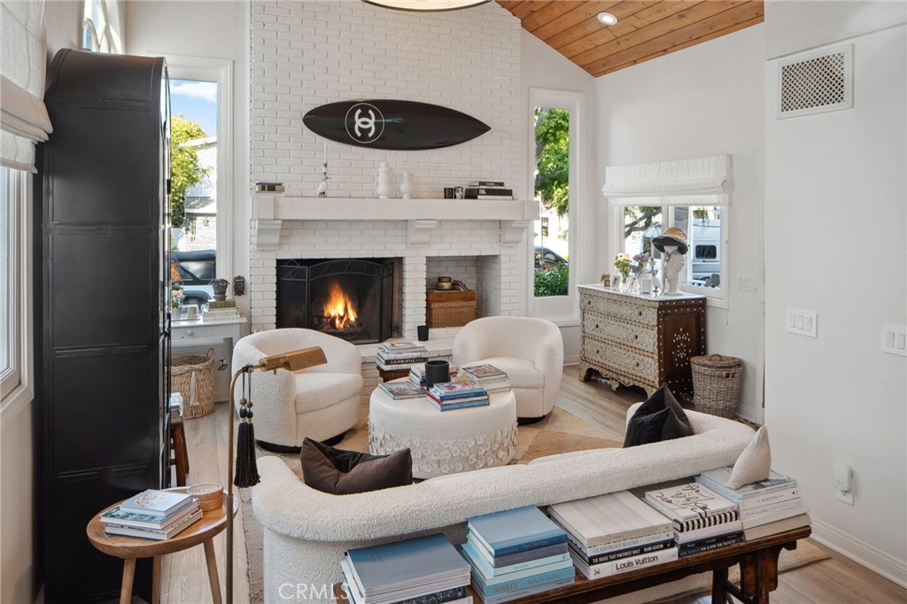 209 Diamond Avenue, Newport Beach CA 92662 - photo 14