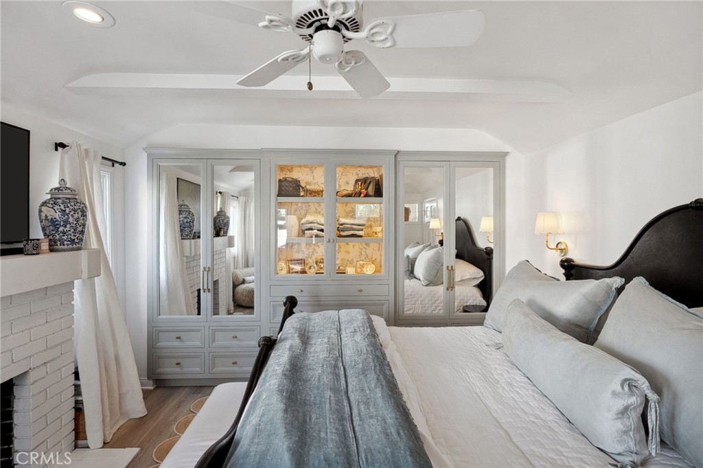 Custom mirrored built in cabnitry. - 209 Diamond Avenue, Newport Beach CA 92662 - photo 27