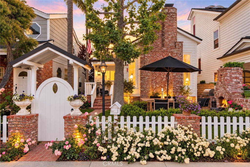 209 Diamond Avenue, Newport Beach CA 92662 - photo 48