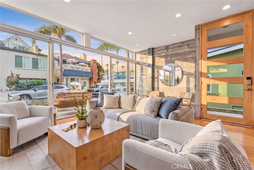 210 43rd Street, Newport Beach CA 92663 - photo 2