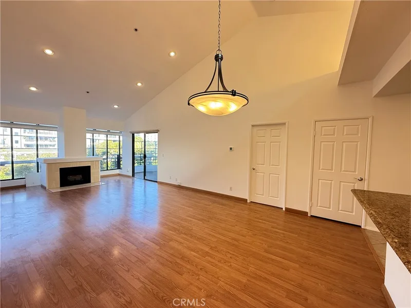 210 Lille Lane 301, Newport Beach, CA 92663