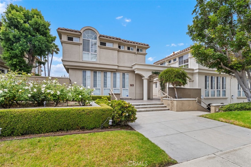 Highly sought-after Newport Heights area - 2101 E 15th Street 7, Newport Beach CA 92663 - photo 1