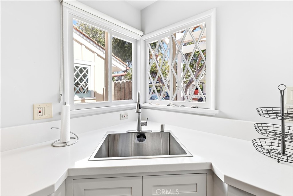 2104 E Ocean, Newport Beach CA 92661 - photo 15