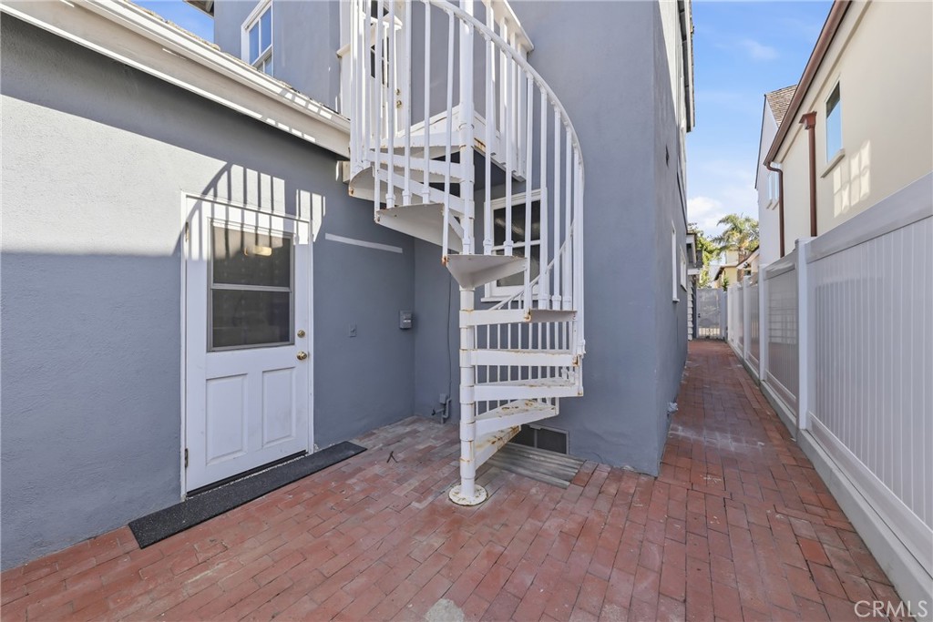2104 E Ocean, Newport Beach CA 92661 - photo 36